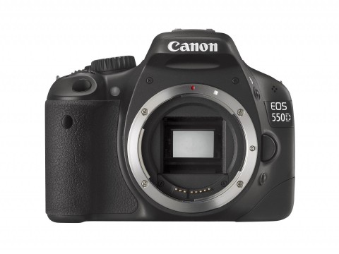 Canon EOS 550D - APS-C-Sensor mit 18 Megapixeln. Wie &uuml;blich sind EF- und EF-S-Objektive nutzbar.